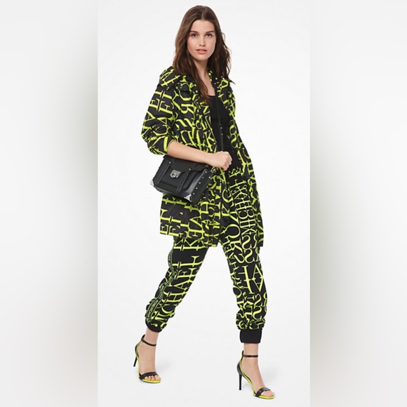 Michael Kors Newsprint Logo Cady Joggers Style #MU93H67BSG - Picture 3 of 13